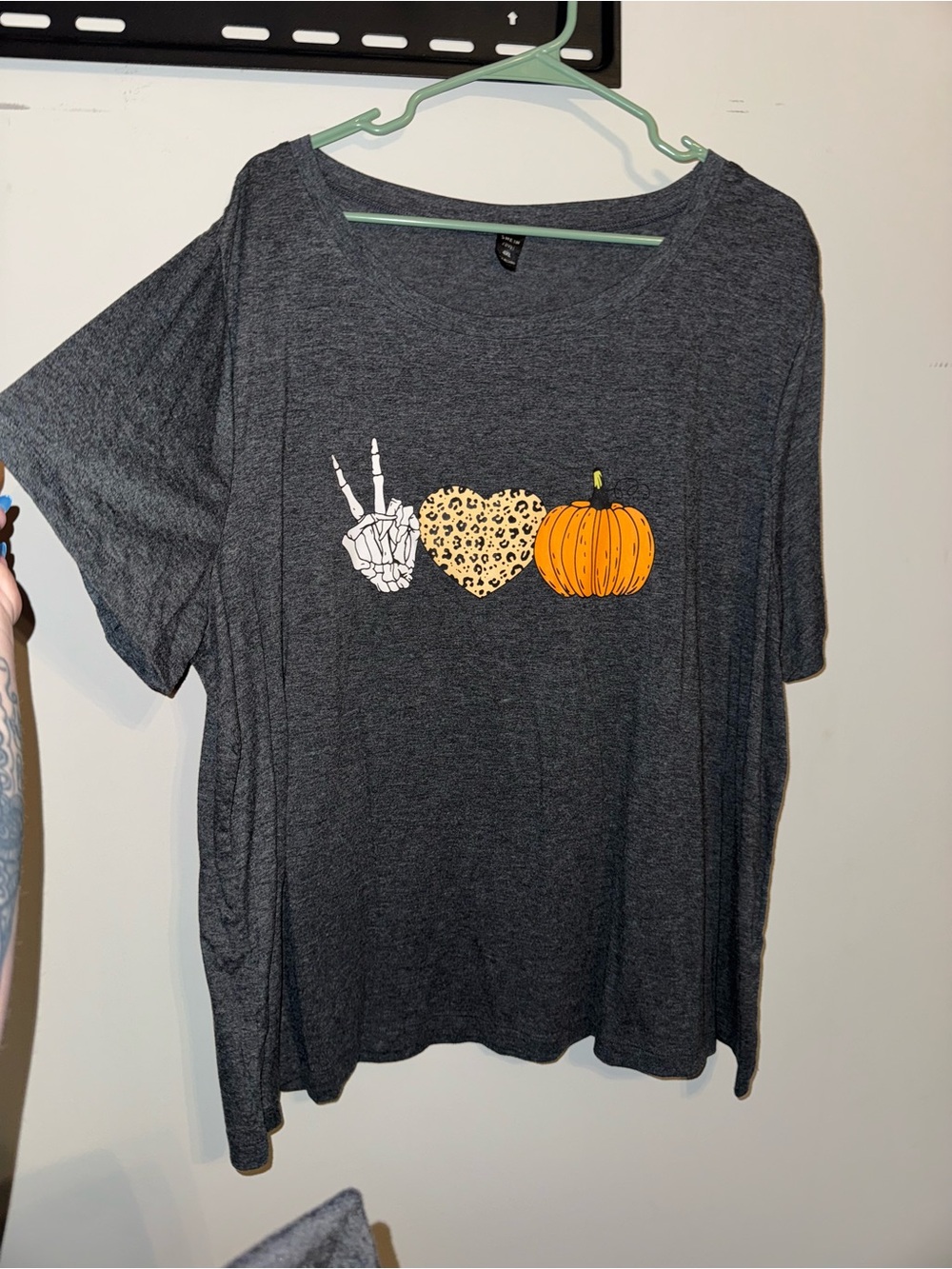 SHEIN Charcoal Tee with Leopard Heart and Pumpkin Graphic